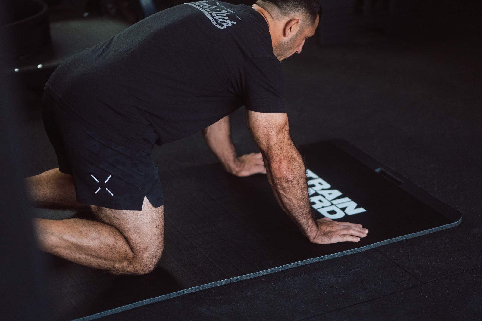 TRAIN HARD Workout Mat